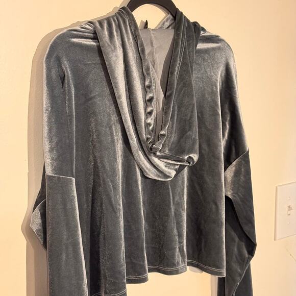 Forever 21 Gray Velvet Cropped Hoodie - Size S - Soft Luxe Pullover Sweatshirt - Picture 2 of 7